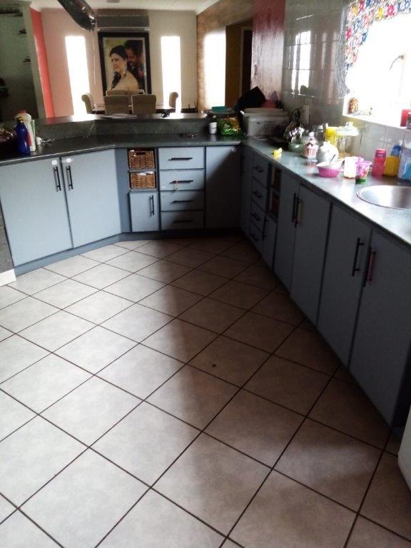 5 Bedroom Property for Sale in Ladybrand Free State